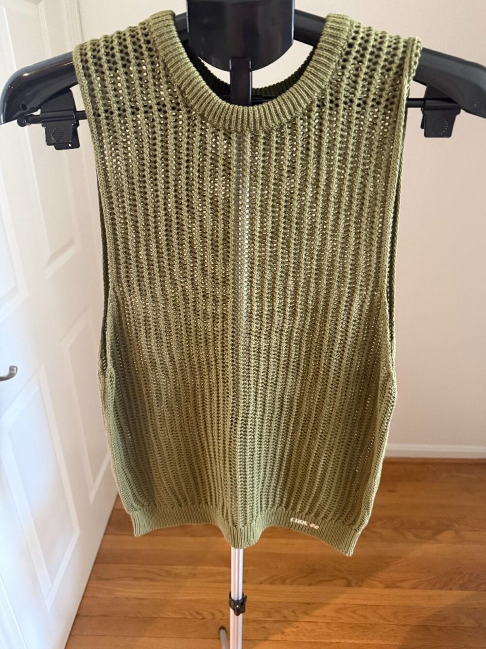 Code 22 green woven tank top - size small